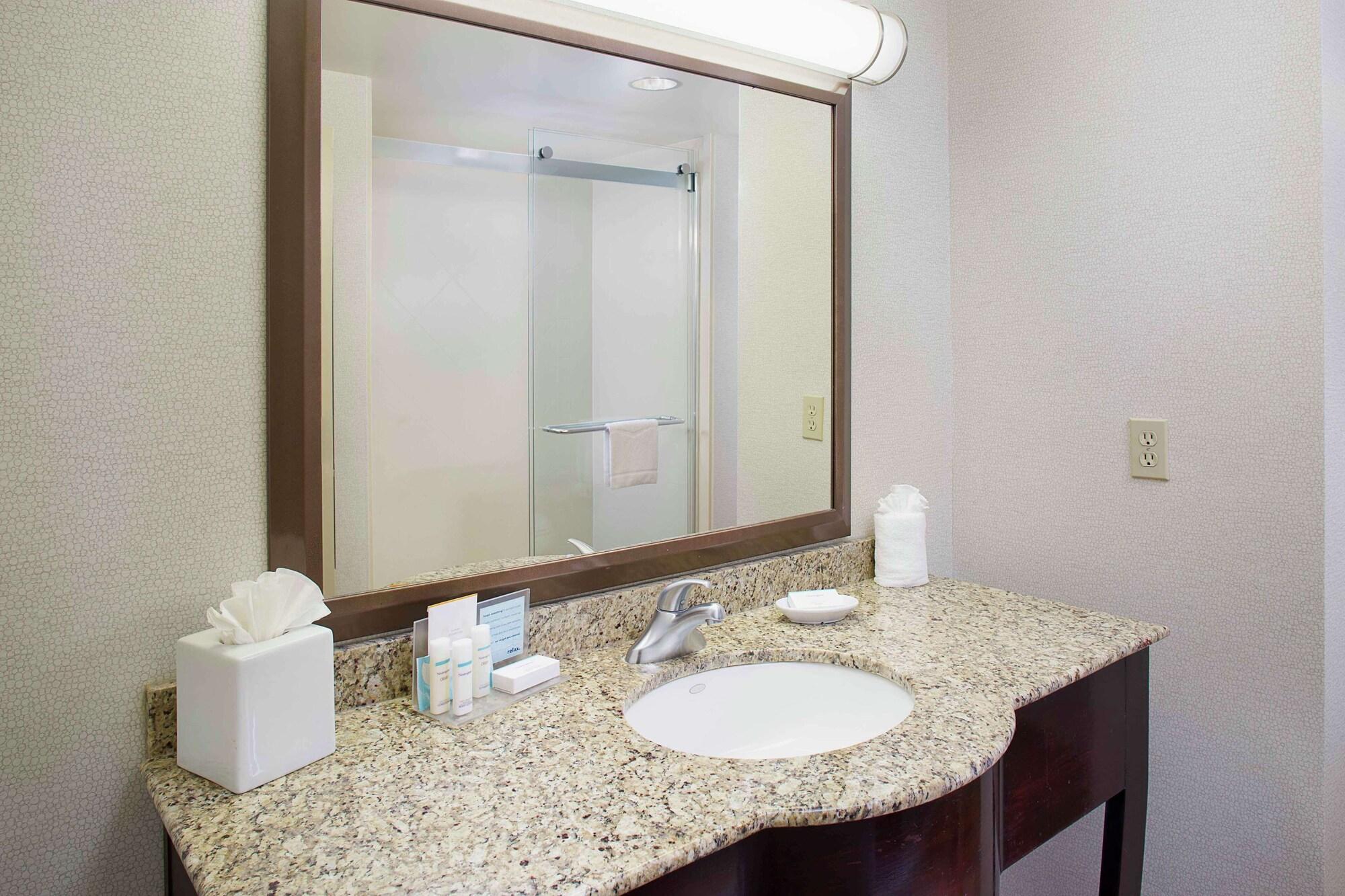 Hampton Inn By Hilton Garden City Long Island Extérieur photo