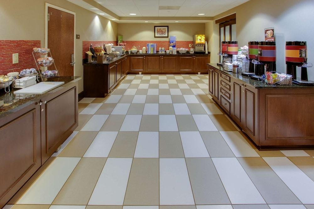 Hampton Inn By Hilton Garden City Long Island Extérieur photo