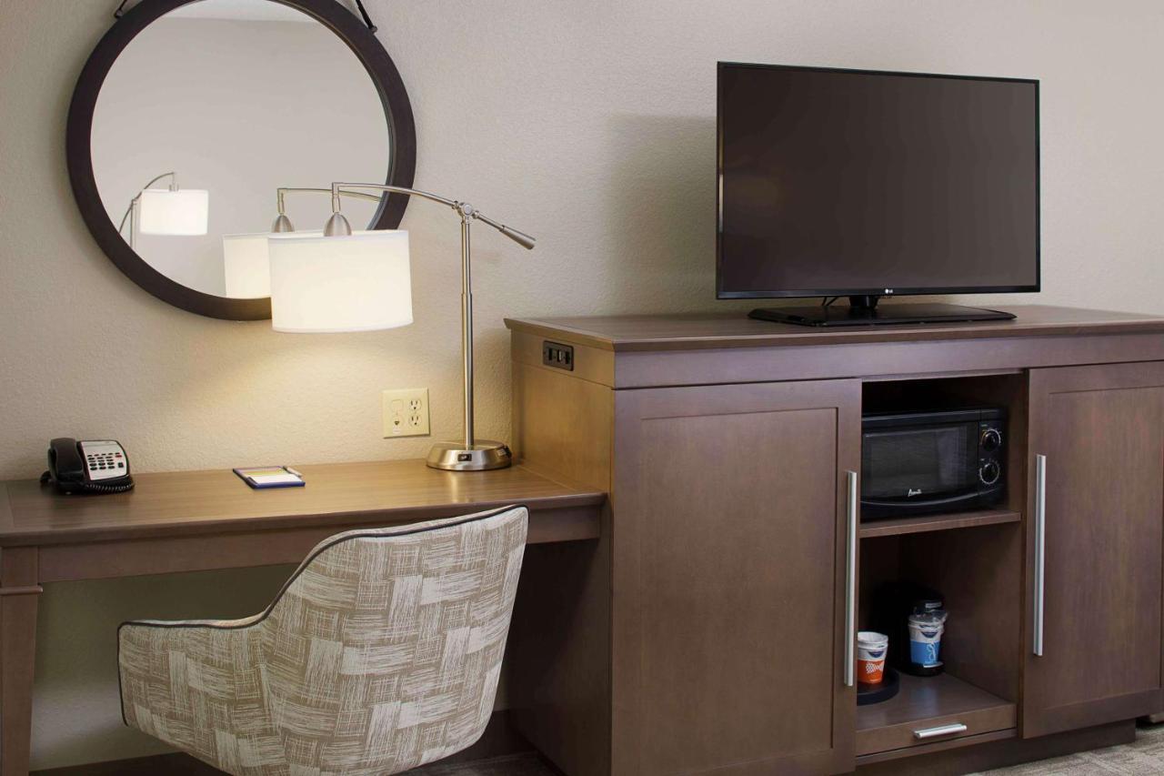 Hampton Inn By Hilton Garden City Long Island Extérieur photo