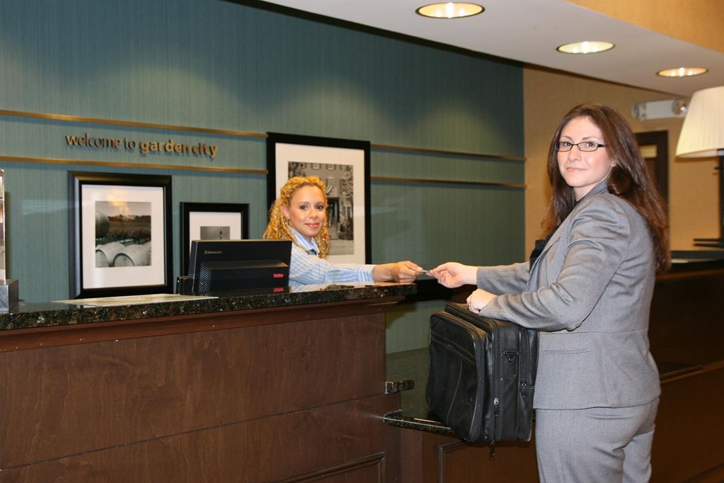 Hampton Inn By Hilton Garden City Long Island Intérieur photo