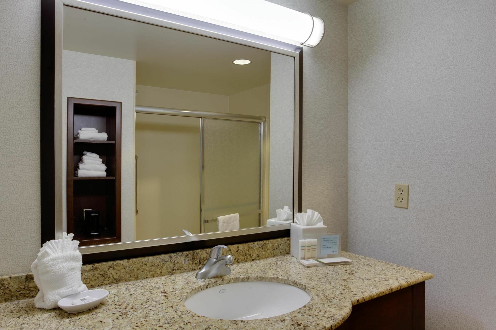 Hampton Inn By Hilton Garden City Long Island Extérieur photo