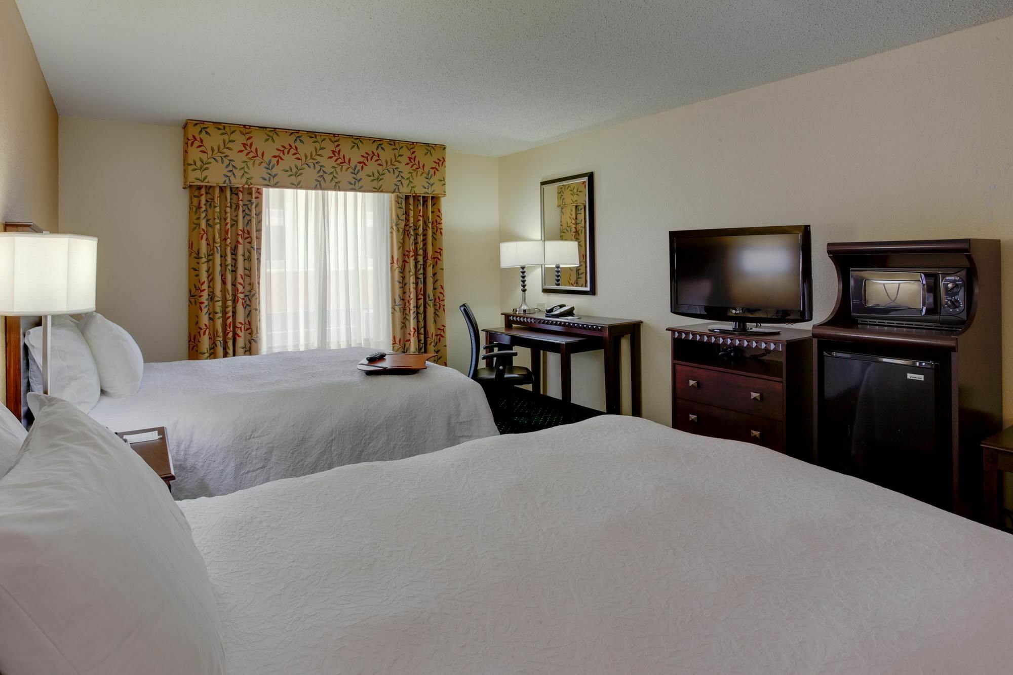 Hampton Inn By Hilton Garden City Long Island Extérieur photo